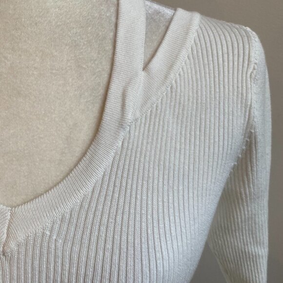 t Tahari BNWOT White Ribbed Split Vneck Sweater Pullover Large - Picture 2 of 7